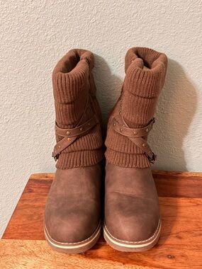 Women’s Brown Knit-Accented Ankle Boots